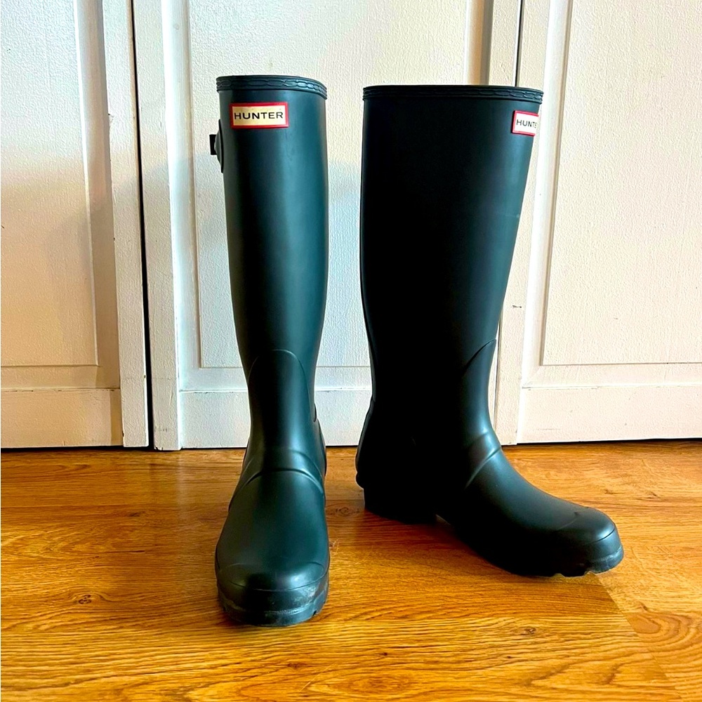 HUNTER Women’s “Ocean” color tall rainboots